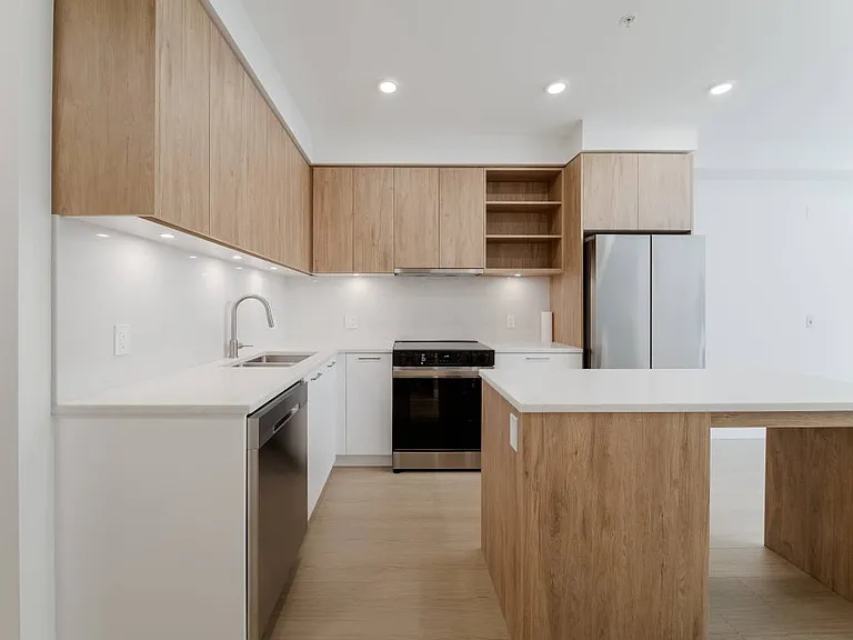 82 1st St #318 — Photo 7