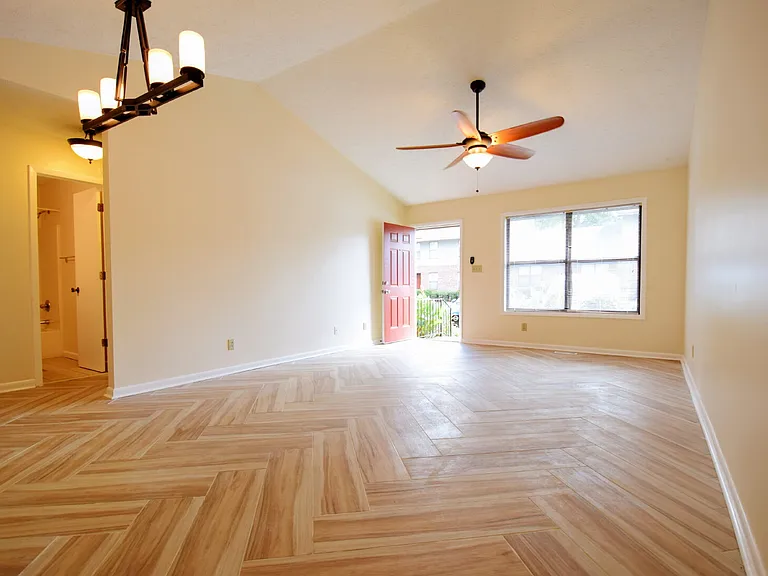 206 Villa Dr — Photo 3