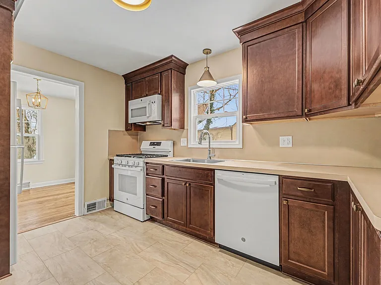 303 Wesley St — Photo 14