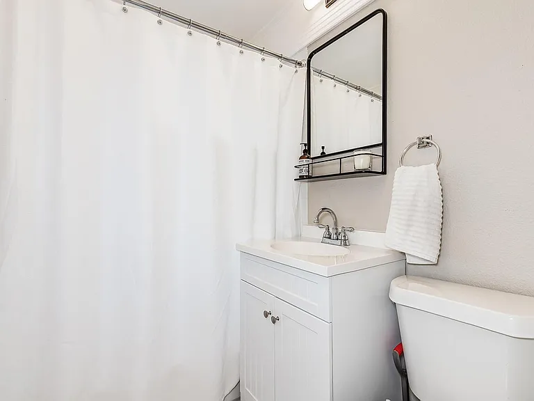 3020 S Bellaire St — Photo 12