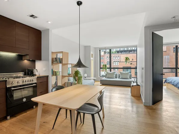 540 W 28th St APT 5F, New York, NY 10001