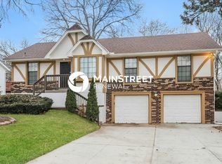 3710 NE Chapel Dr, Lees Summit, MO 64064