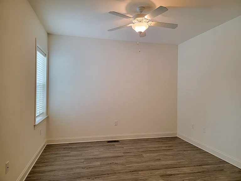 642 Brentwood Dr — Photo 12