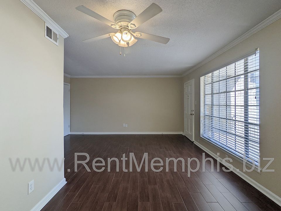 1st image of 358 E Pkwy N #8