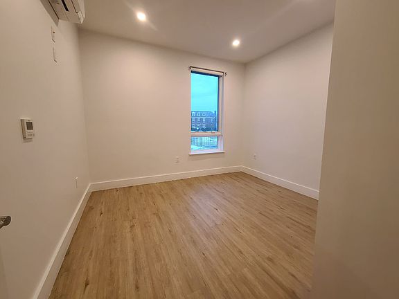 3rd image of 720 Park Ave #19