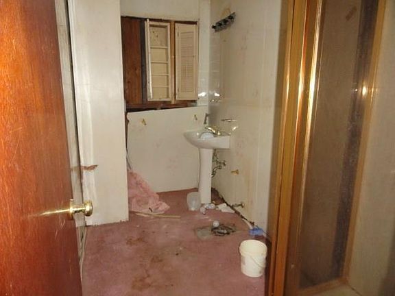 3rd image of 890 N San Jose Dr