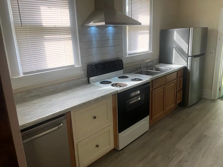 1004 Buffalo St — Photo 5