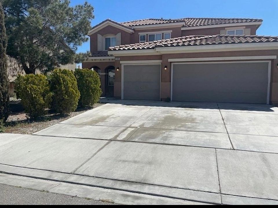 1st image of 15835 Yosemite St