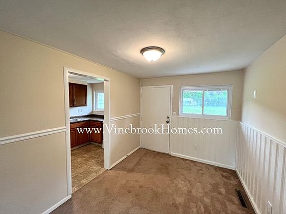 4th image of 3894 Utica Dr