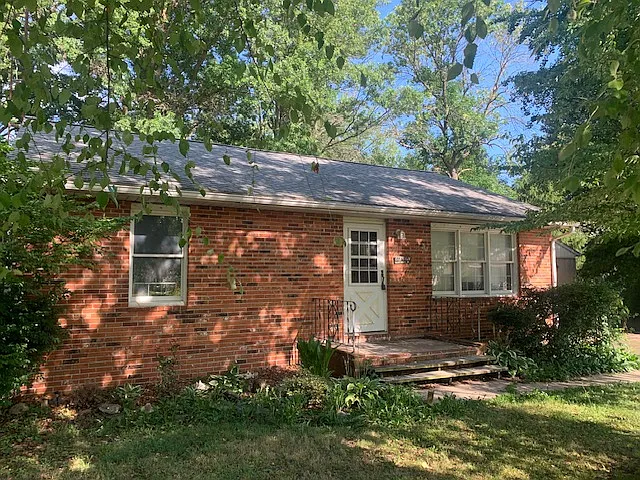 2 bed, 1.5 bath, 1450 sqft, $1,000 — Photo 1