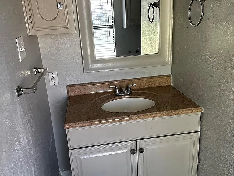635 Jeff Davis Dr — Photo 13