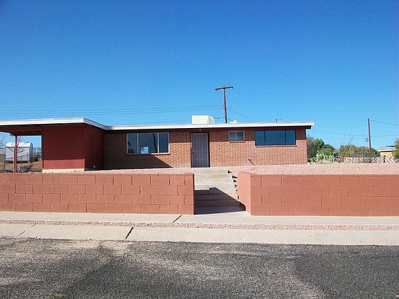 Huge lot on beautiful cul-de-sac