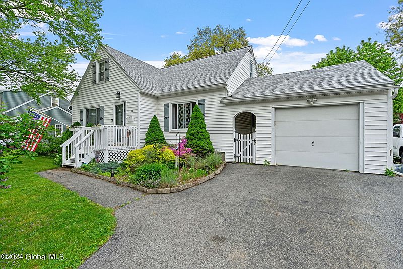 4th image of 23 Harmon Road