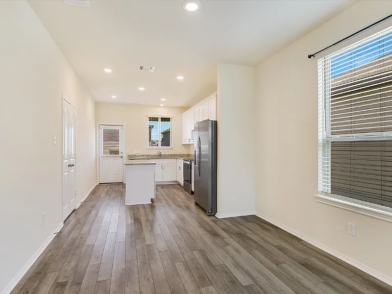 216 The Duke Dr — Photo 6