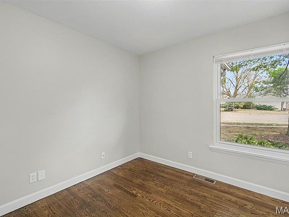 4th image of 596 Haventree Dr
