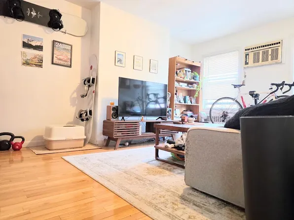680 5th Avenue image 1 of 11