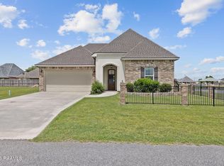 227 Tall Oaks Ln, Youngsville, LA 70592
