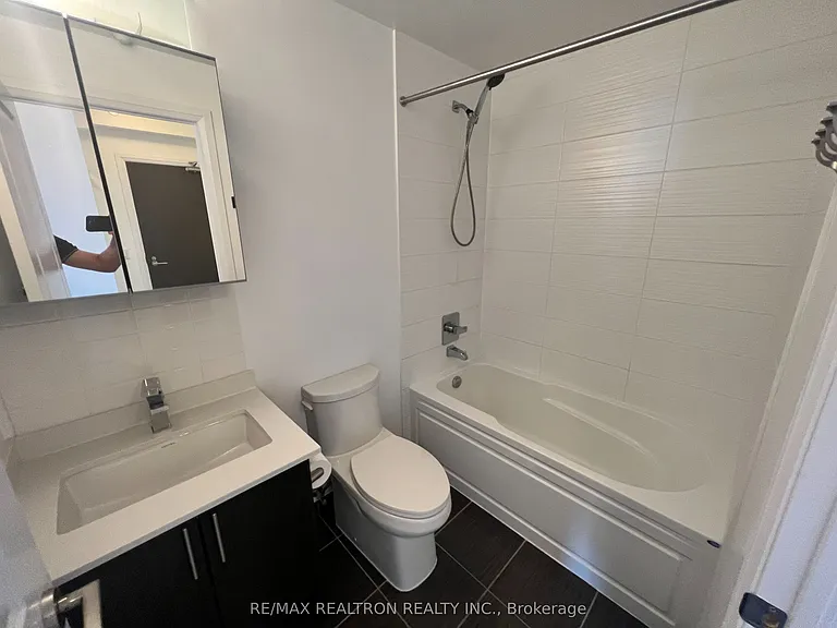 7890 Bathurst St #2008 — Photo 18