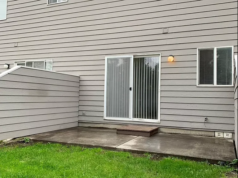 2922 NE Two Nikki Ct — Photo 16