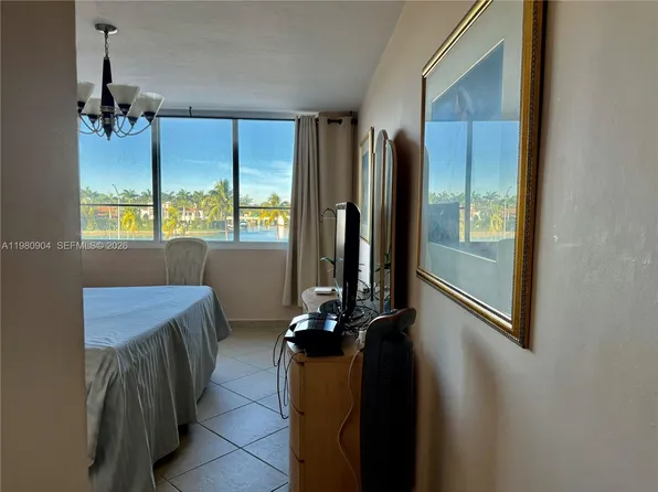5005 Collins Ave APT 304, Miami Beach, FL 33140