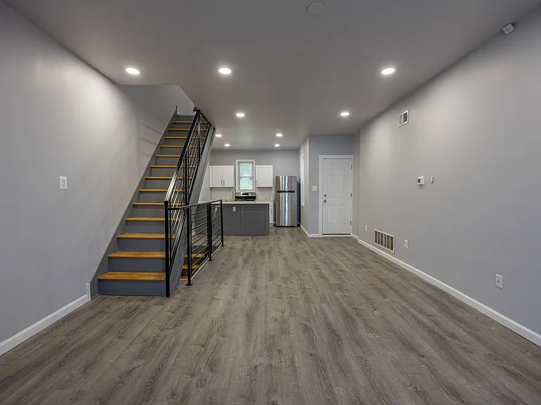 574 E Herman St — Photo 34