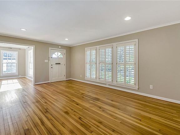 2nd image of 5629 Collinwood Ave
