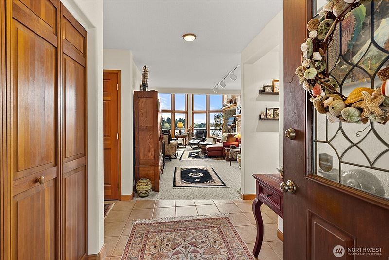 5th image of 360 Wildwood Avenue SE
