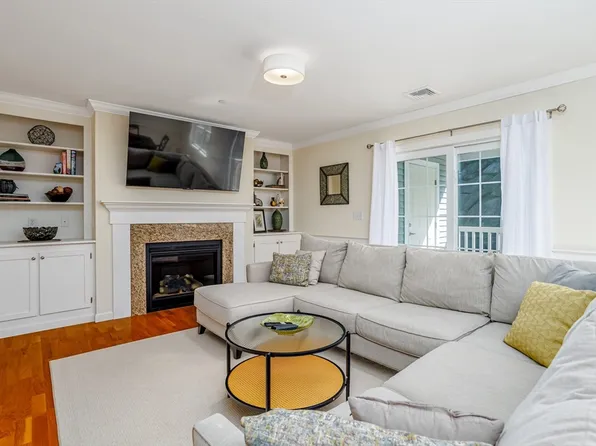 1221 Hazelwood Way #1221, Clinton, MA 01510