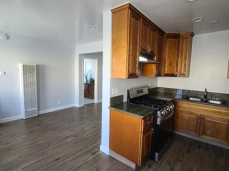4303 W Adams Blvd #1 — Photo 2