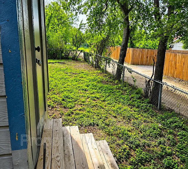 429 Zachry Dr — Photo 14