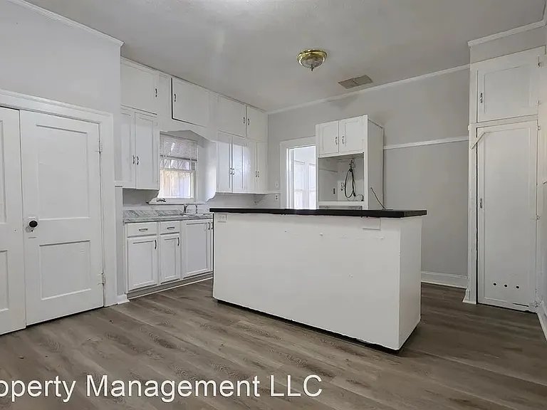 2108 S Van Buren St — Photo 9