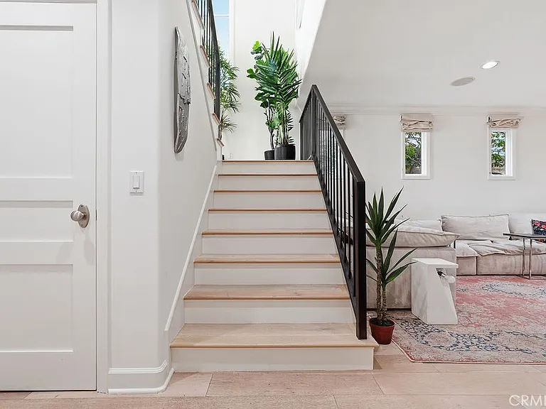133 Hollister Ave — Photo 34