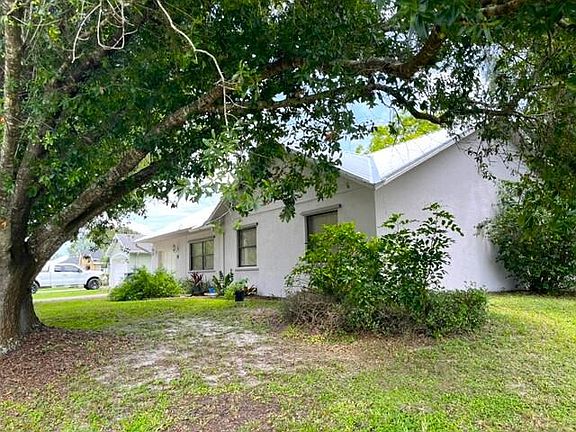 3rd image of 2828 SE Eagle Drive