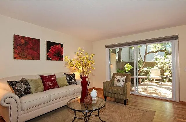 321 Poe St — Photo 3