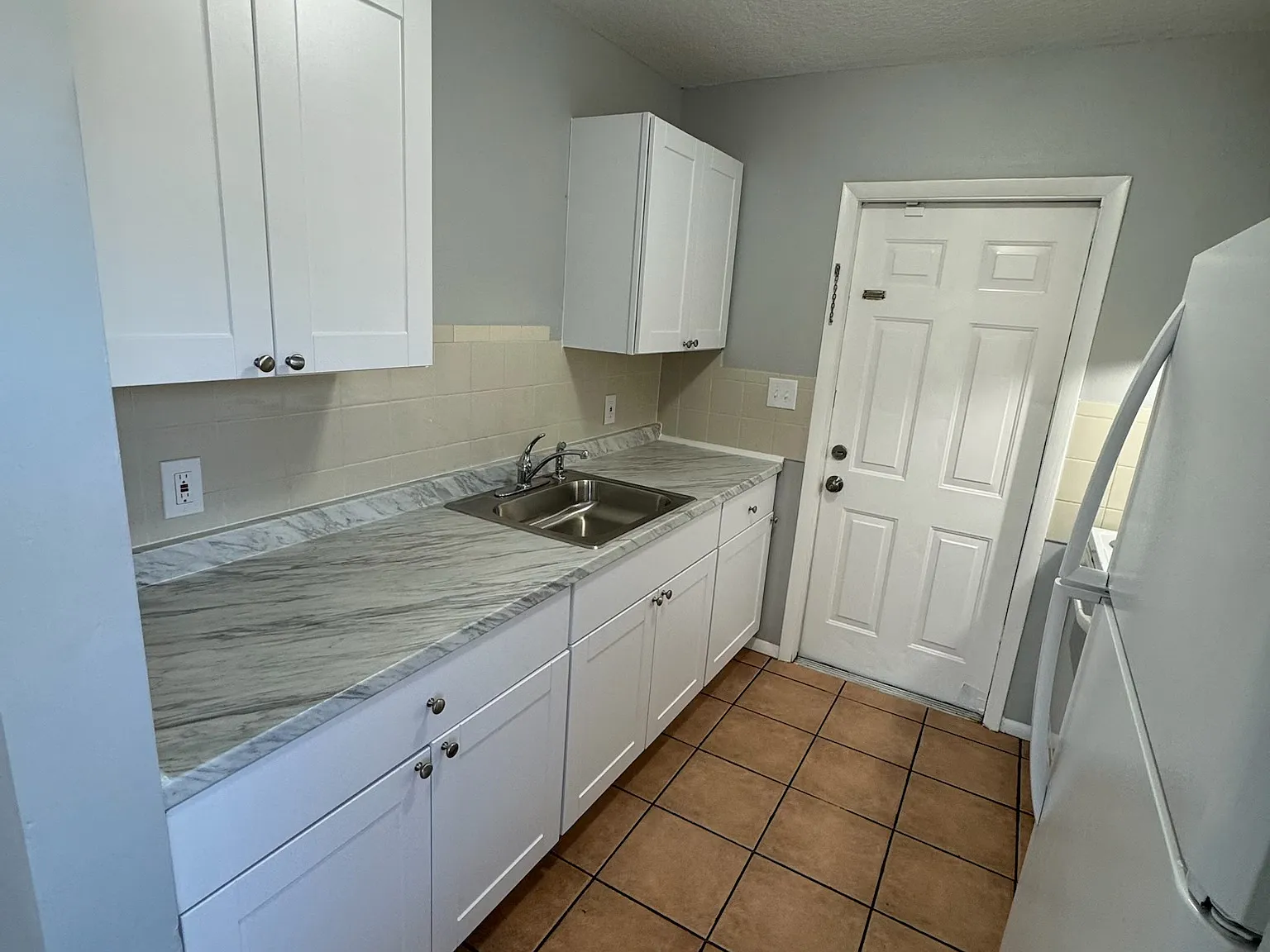2 Bedroom House with Carport, Yard and Private Laundry Room with Washer/Dryer Connections — Photo 3