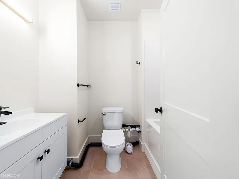 7 S Howard St — Photo 46