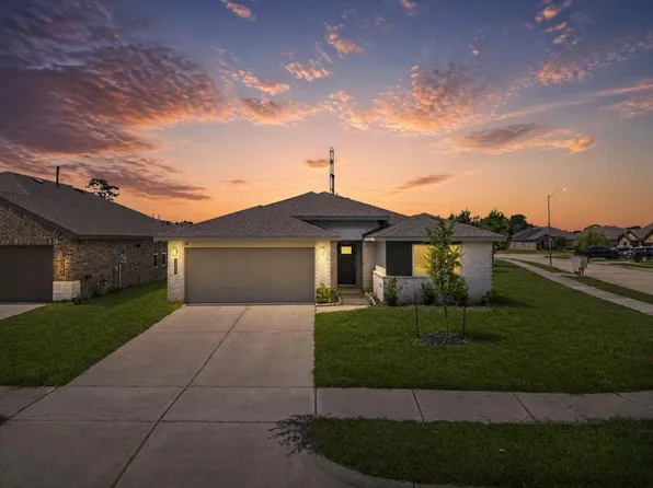1702 Plantation Pl, Baytown, TX 77523