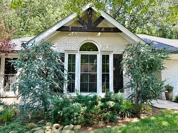 4th image of 234 Longwood Ln