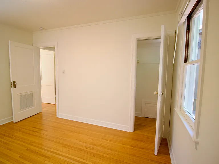 212 Gilbert Ave — Photo 15