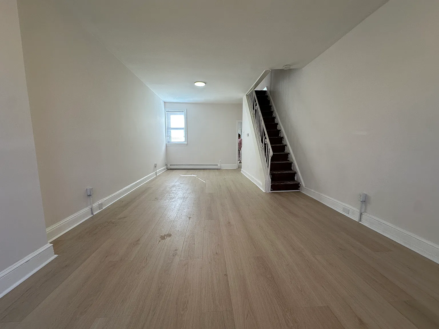 3 bed, 1000 sqft, $1,800 — Photo 2