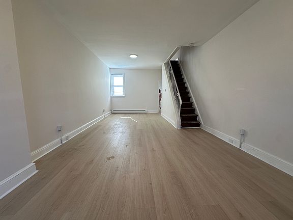 2nd image of 3265 Edgemont St