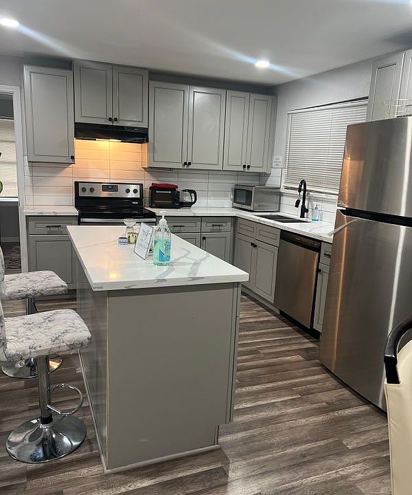 1st image of 4014 Farmer St