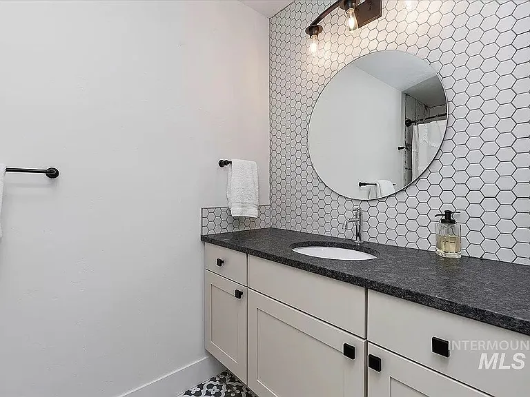 4194 W Lovegood Ln — Photo 17