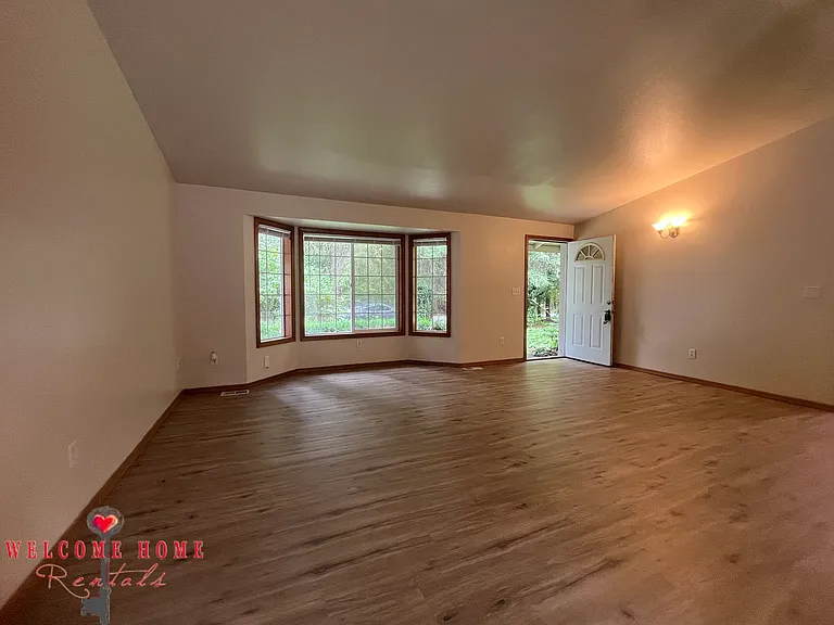 17819 Upland Dr SE — Photo 5