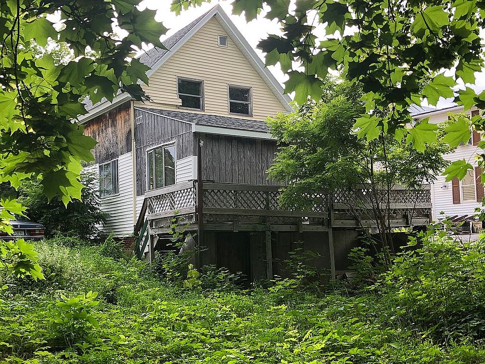 Lg. Yard & back deck