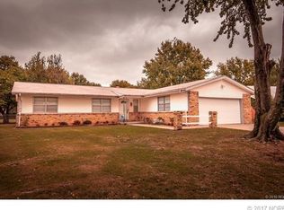 1013 Colonial Dr, Pryor, OK 74361