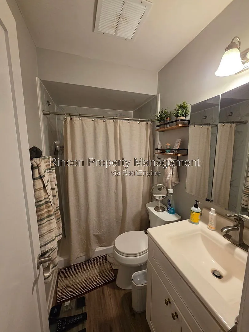 4 bed, 2.0 bath, 1308 sqft, $3,695 — Photo 3
