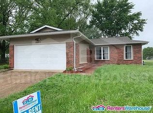 3689 Whispering Woods Dr, Florissant, MO 63031