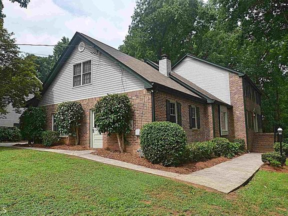 3rd image of 2641 Country Club Dr SE