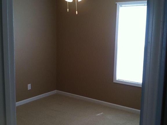 3rd image of 133 Derbyshire Ct